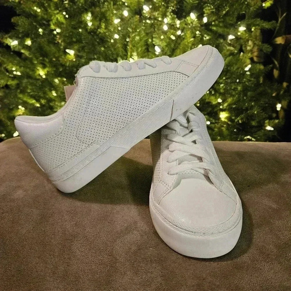 A New Day all white sneakers women's size 6 - Picture 4 of 7